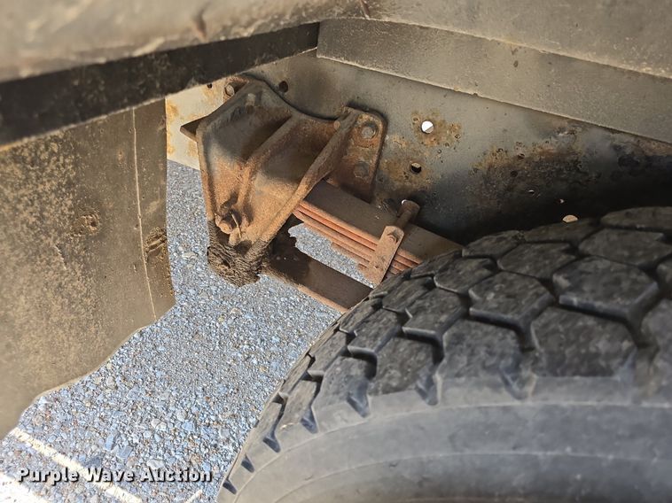 image for item DM1742 1999 International 3800 school bus