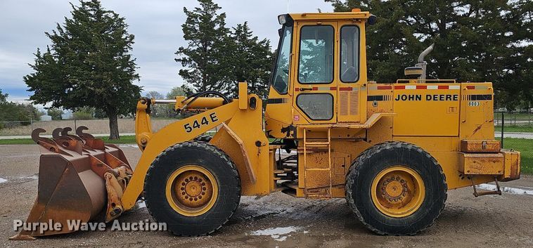 image for item DP0863 1990 John Deere 544E wheel loader