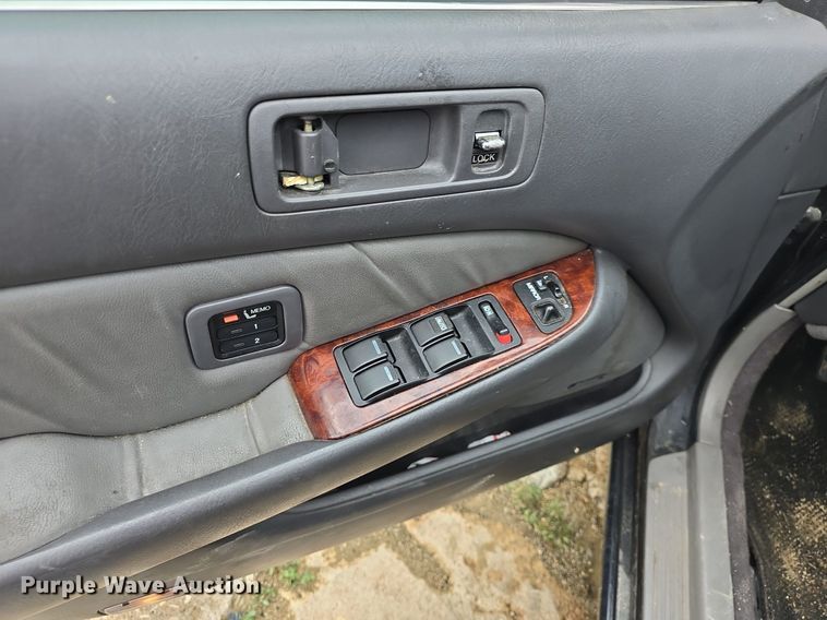 image for item DQ4379 2002 Acura RL 