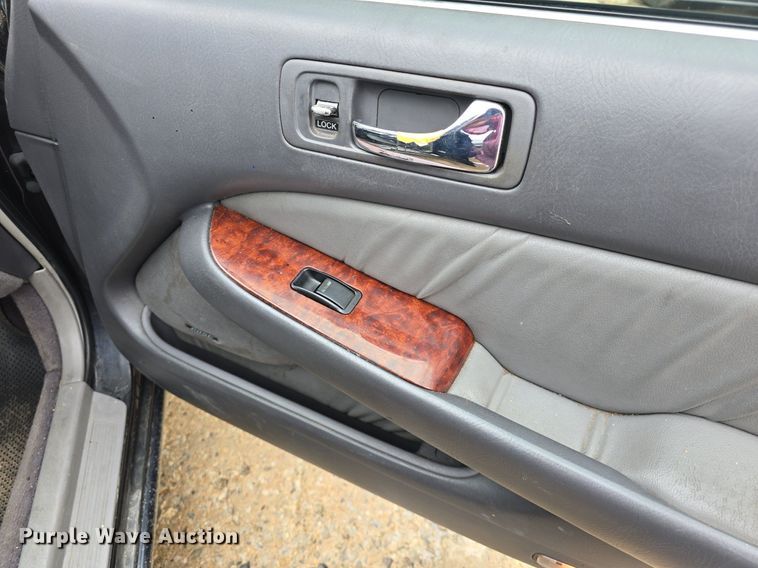 image for item DQ4379 2002 Acura RL 