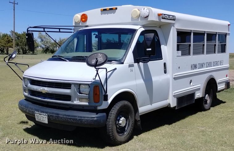 image for item DQ6122 2000 Chevrolet  school bus