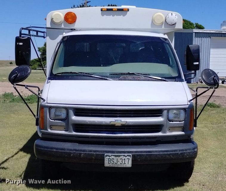 image for item DQ6122 2000 Chevrolet  school bus