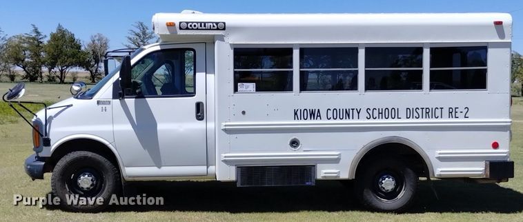 image for item DQ6122 2000 Chevrolet  school bus