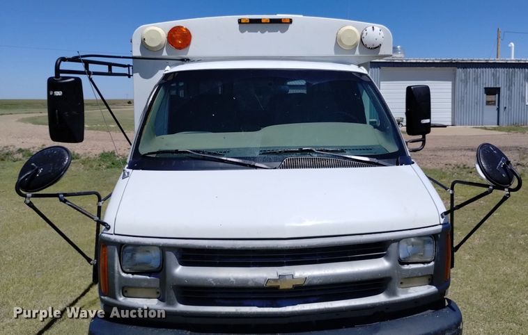 image for item DQ6122 2000 Chevrolet  school bus