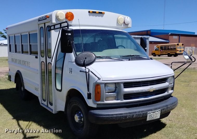 image for item DQ6122 2000 Chevrolet  school bus