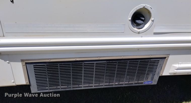 image for item DQ6122 2000 Chevrolet  school bus