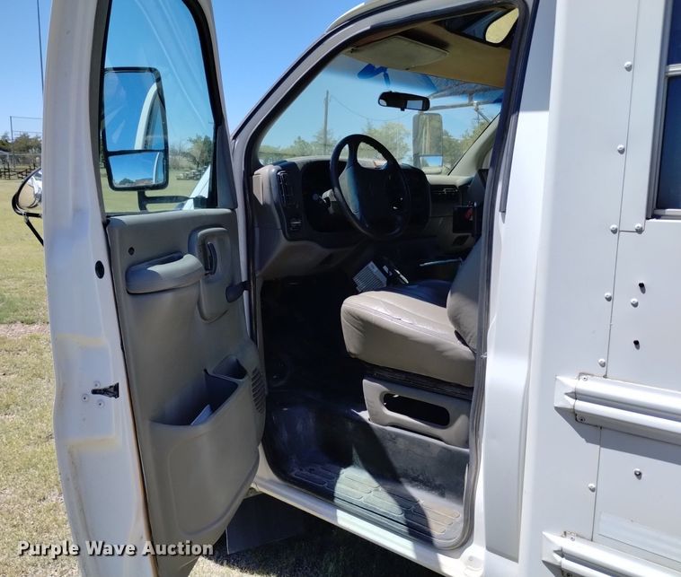 image for item DQ6122 2000 Chevrolet  school bus