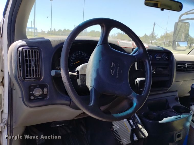 image for item DQ6122 2000 Chevrolet  school bus