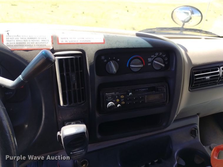 image for item DQ6122 2000 Chevrolet  school bus