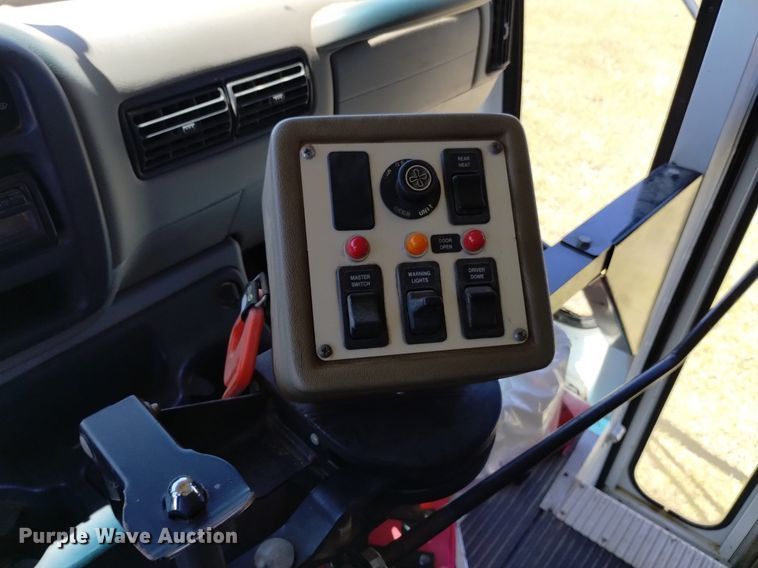 image for item DQ6122 2000 Chevrolet  school bus