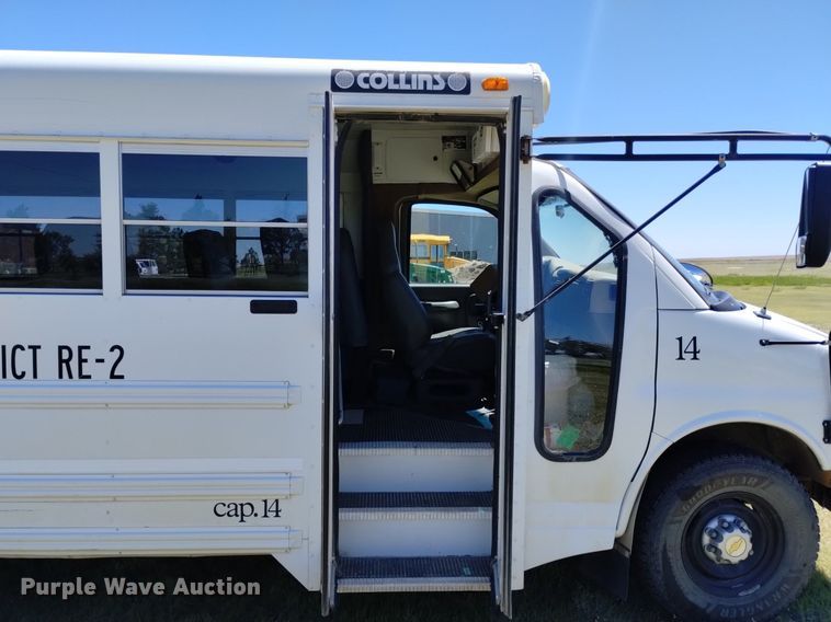 image for item DQ6122 2000 Chevrolet  school bus