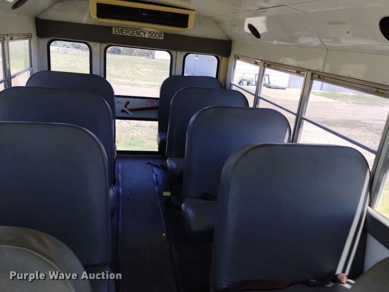 image for item DQ6122 2000 Chevrolet  school bus