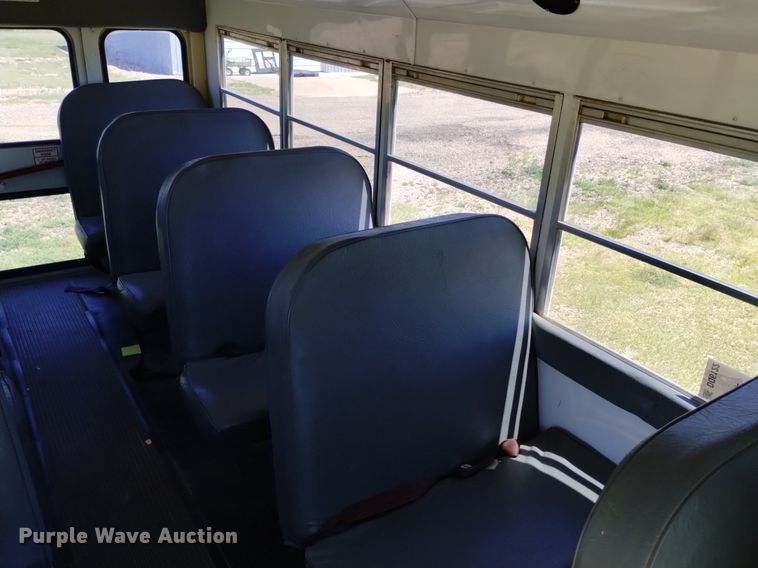 image for item DQ6122 2000 Chevrolet  school bus