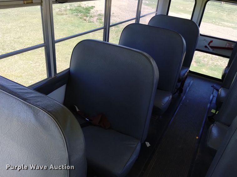 image for item DQ6122 2000 Chevrolet  school bus