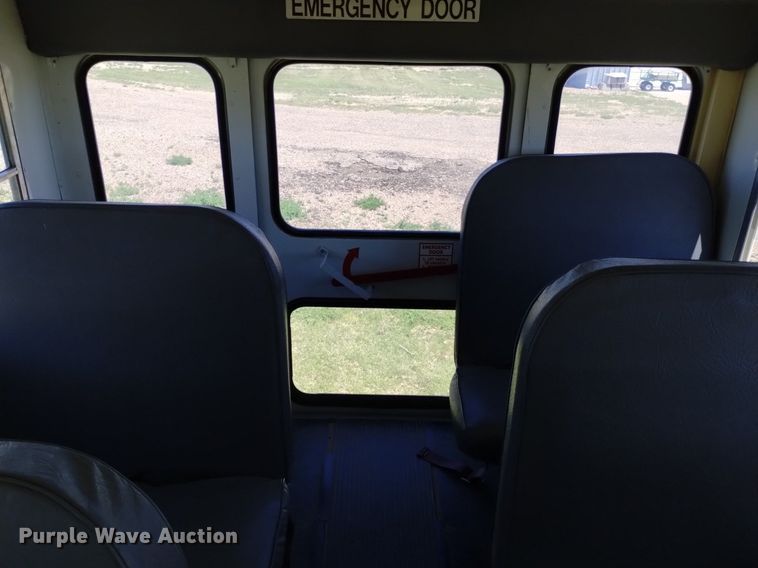 image for item DQ6122 2000 Chevrolet  school bus