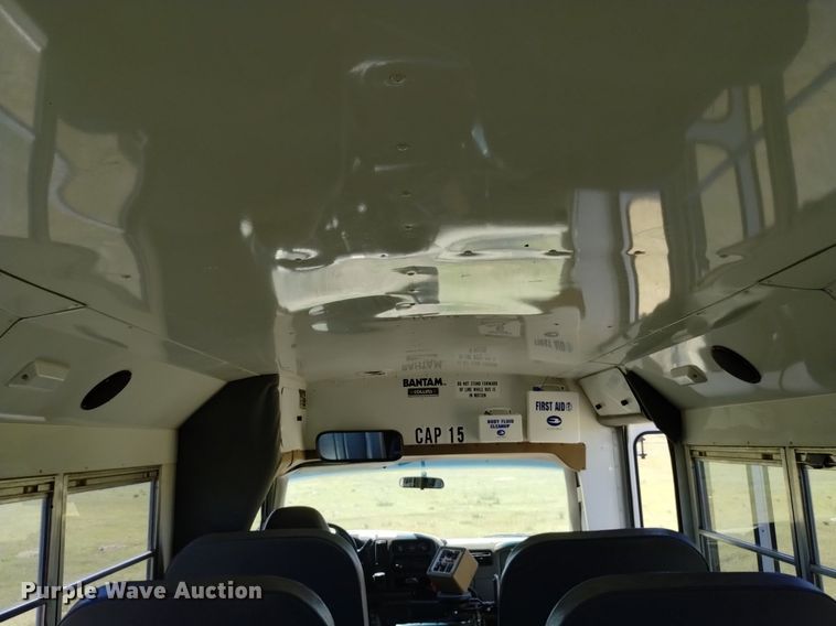 image for item DQ6122 2000 Chevrolet  school bus