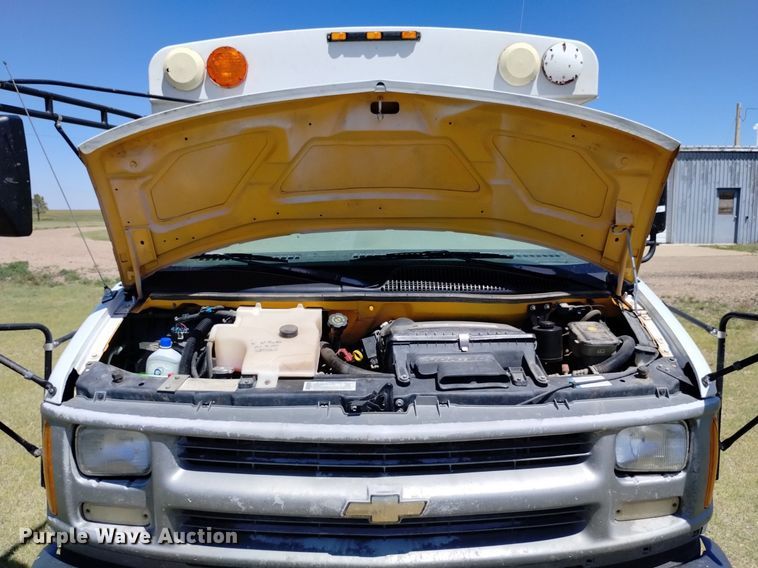 image for item DQ6122 2000 Chevrolet  school bus