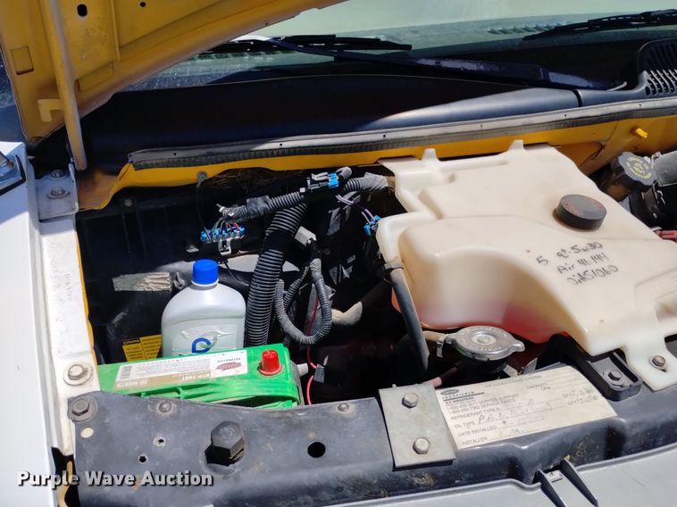 image for item DQ6122 2000 Chevrolet  school bus