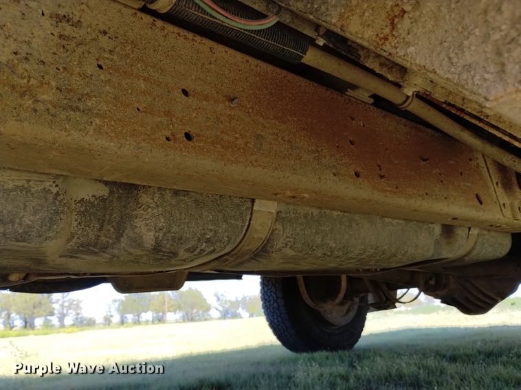 image for item DQ6122 2000 Chevrolet  school bus