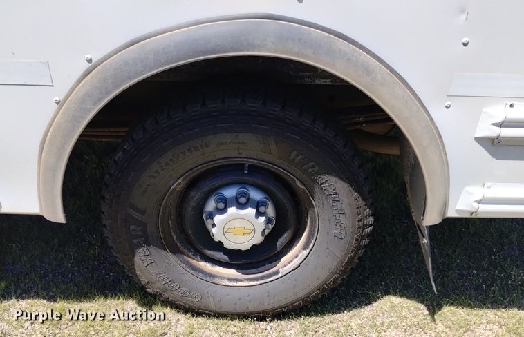 image for item DQ6122 2000 Chevrolet  school bus