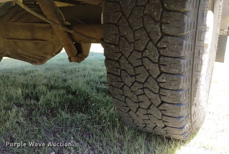 image for item DQ6122 2000 Chevrolet  school bus