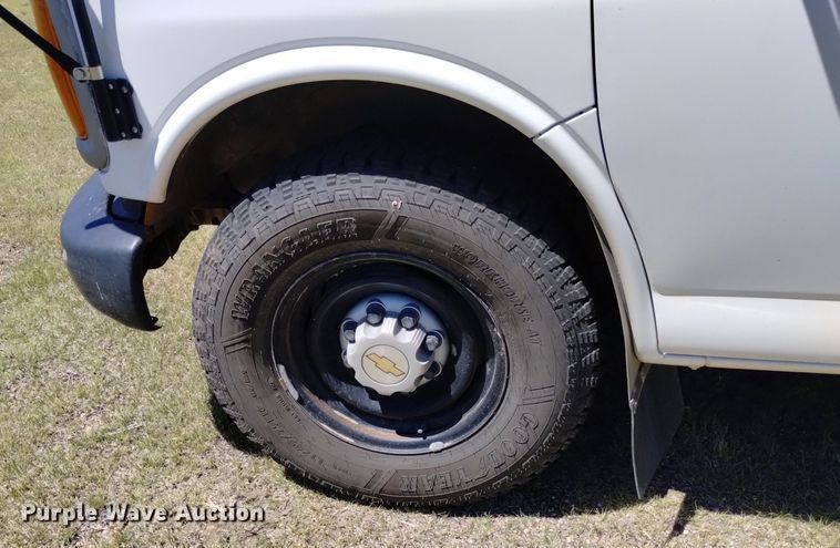 image for item DQ6122 2000 Chevrolet  school bus