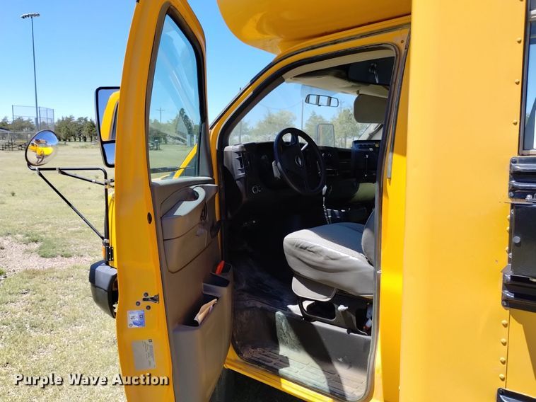 image for item DQ6123 2009 Bluebird school bus