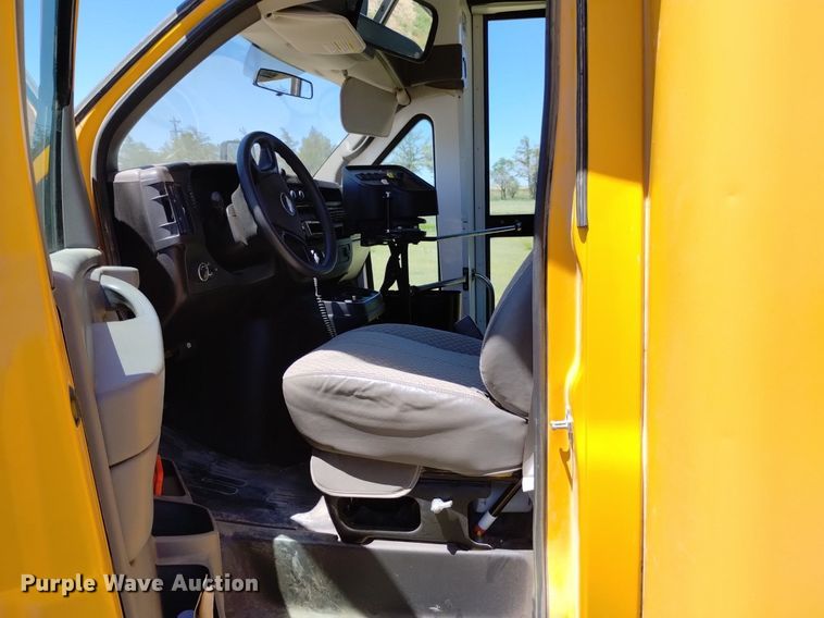 image for item DQ6123 2009 Bluebird school bus