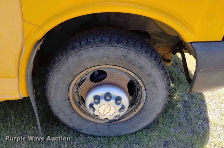 image for item DQ6123 2009 Bluebird school bus