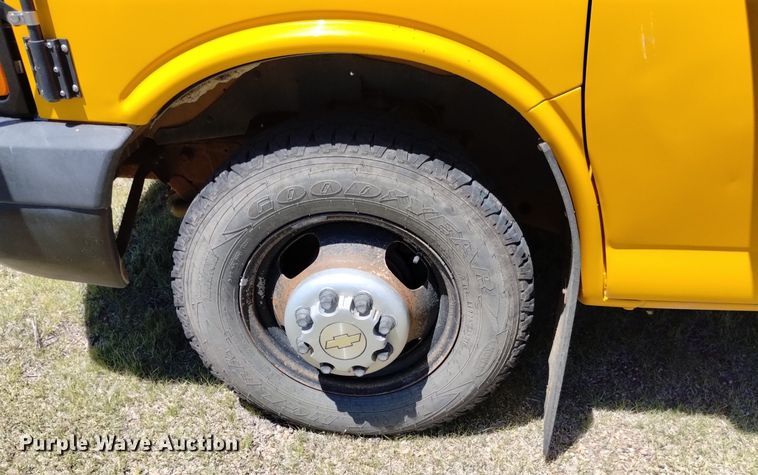 image for item DQ6123 2009 Bluebird school bus