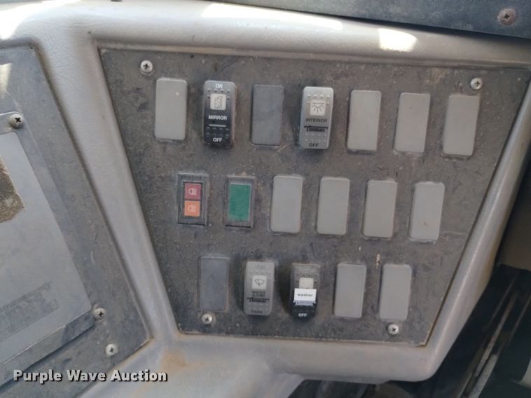 image for item DQ6124 2003 Freightliner  FS65 school bus