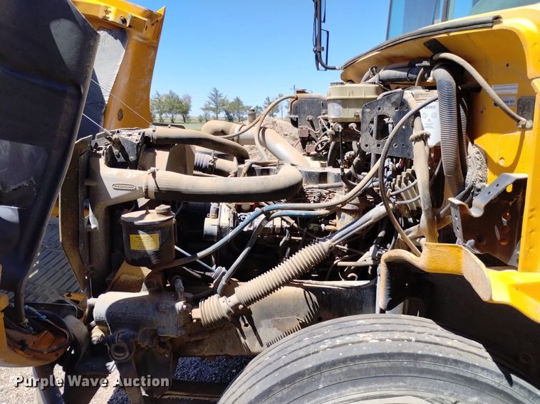 image for item DQ6124 2003 Freightliner  FS65 school bus