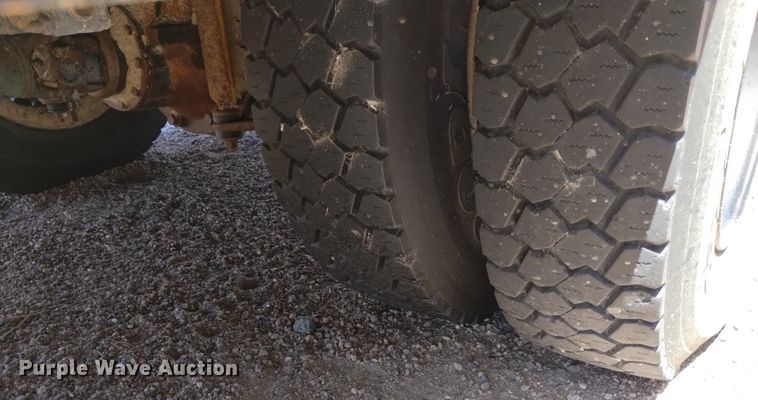 image for item DQ6124 2003 Freightliner  FS65 school bus