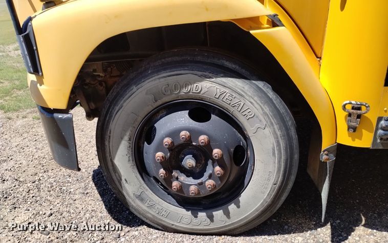 image for item DQ6124 2003 Freightliner  FS65 school bus