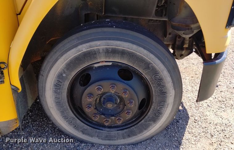 image for item DQ6124 2003 Freightliner  FS65 school bus