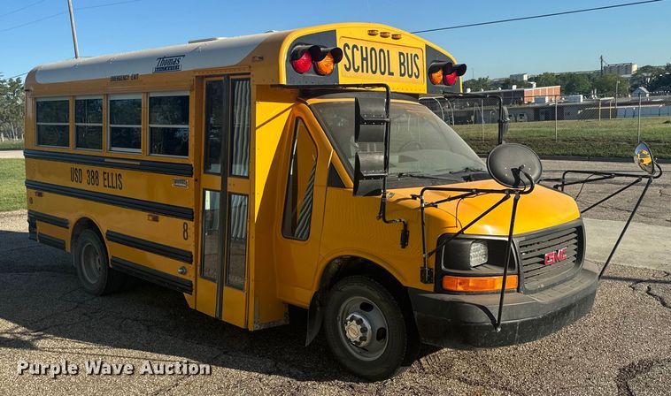 image for item DQ6784 2008 GMC  Magnavan school bus