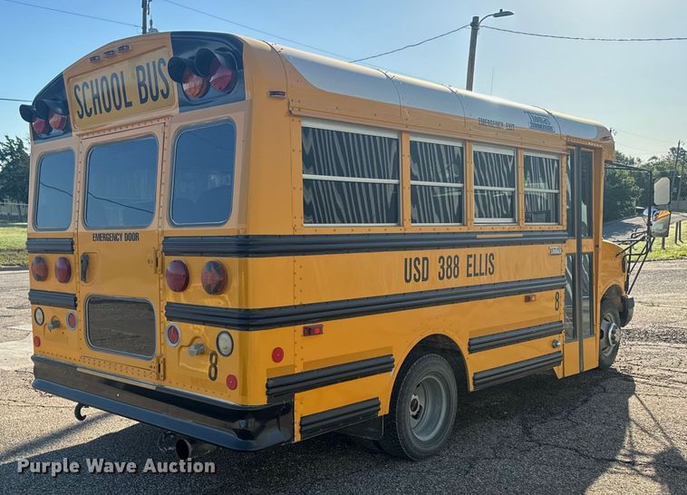 image for item DQ6784 2008 GMC  Magnavan school bus