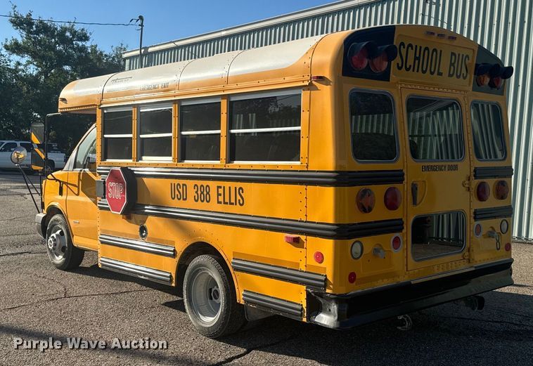 image for item DQ6784 2008 GMC  Magnavan school bus
