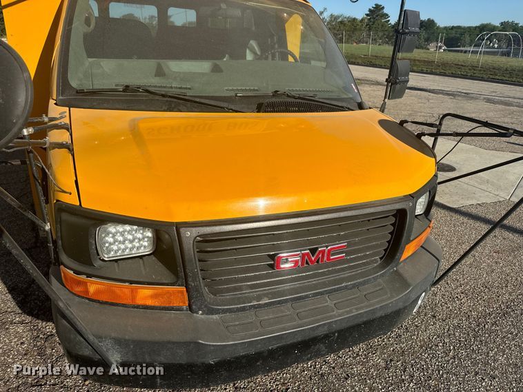image for item DQ6784 2008 GMC  Magnavan school bus