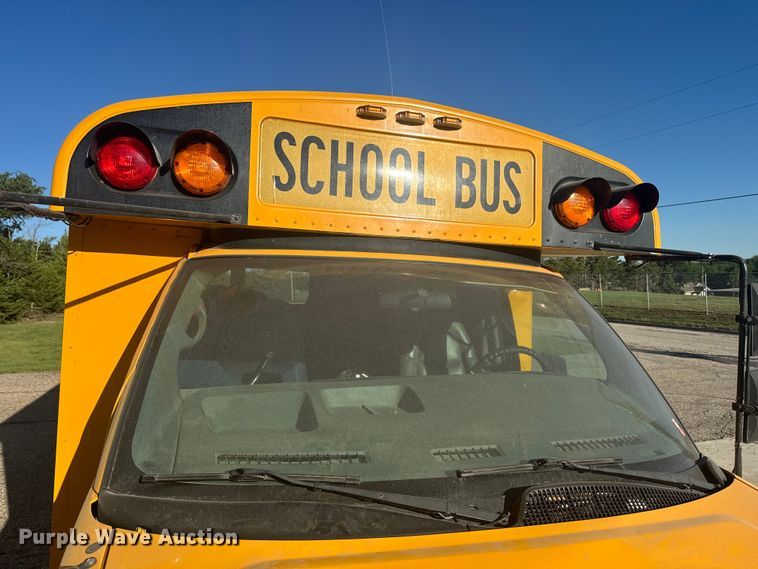 image for item DQ6784 2008 GMC  Magnavan school bus