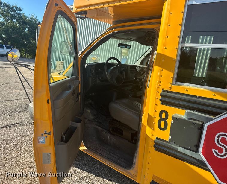 image for item DQ6784 2008 GMC  Magnavan school bus