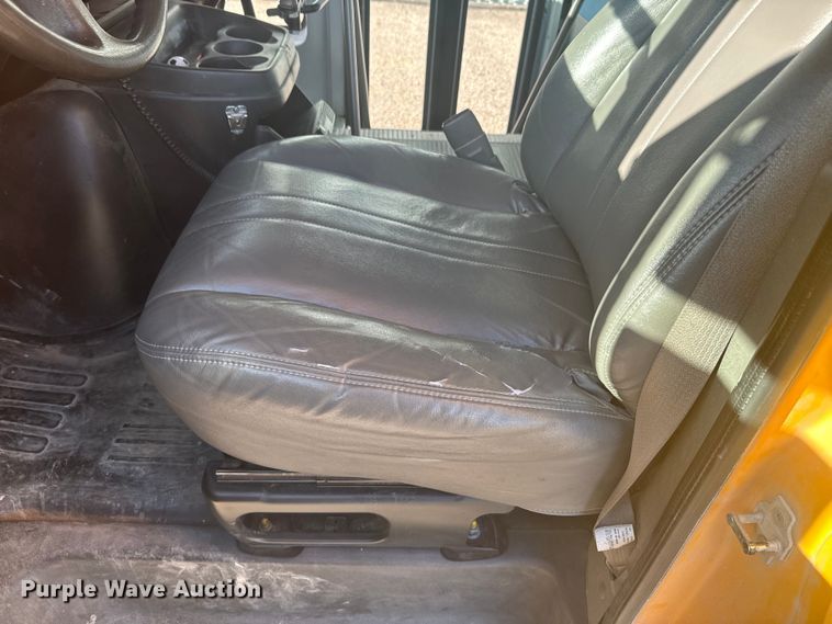 image for item DQ6784 2008 GMC  Magnavan school bus