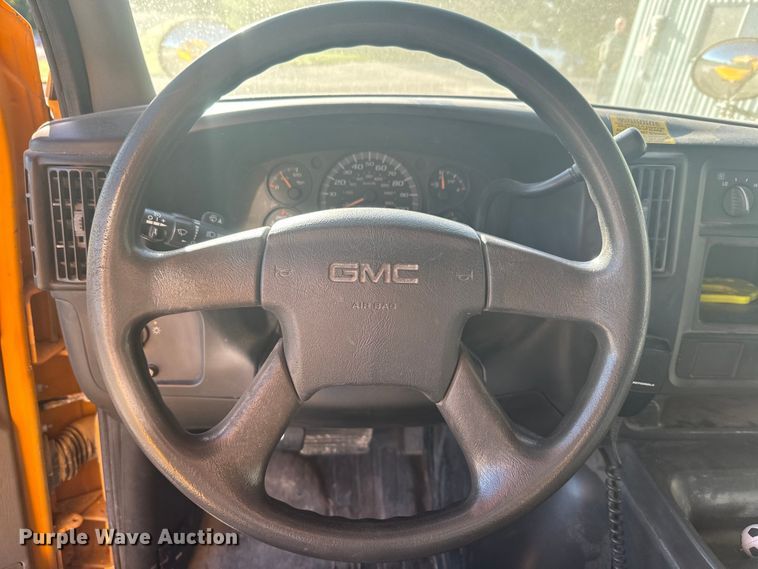 image for item DQ6784 2008 GMC  Magnavan school bus