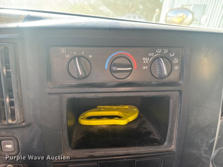 image for item DQ6784 2008 GMC  Magnavan school bus