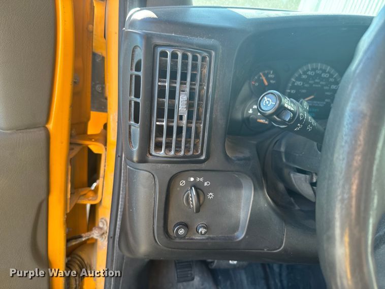 image for item DQ6784 2008 GMC  Magnavan school bus