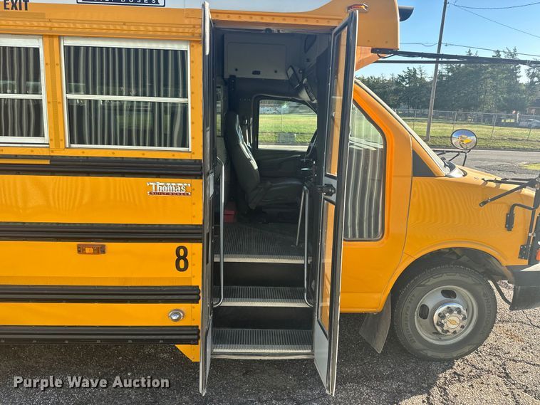 image for item DQ6784 2008 GMC  Magnavan school bus