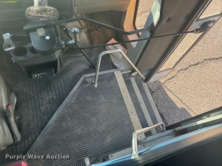 image for item DQ6784 2008 GMC  Magnavan school bus