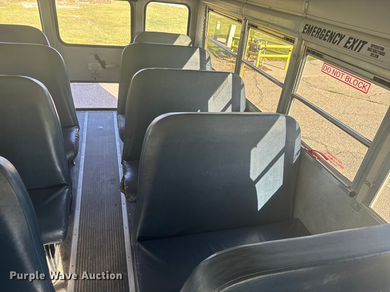 image for item DQ6784 2008 GMC  Magnavan school bus