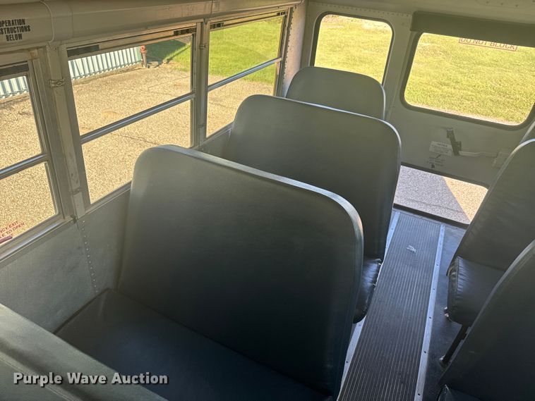 image for item DQ6784 2008 GMC  Magnavan school bus