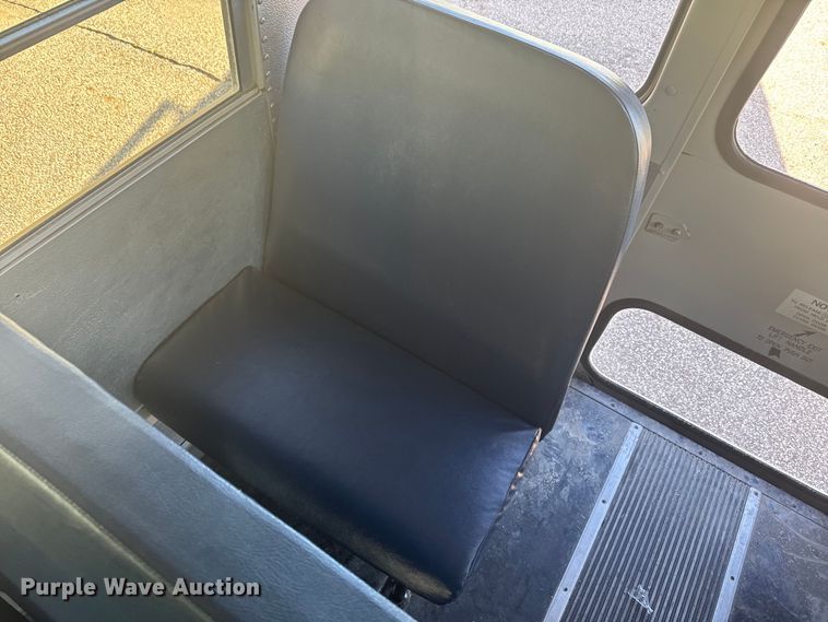 image for item DQ6784 2008 GMC  Magnavan school bus